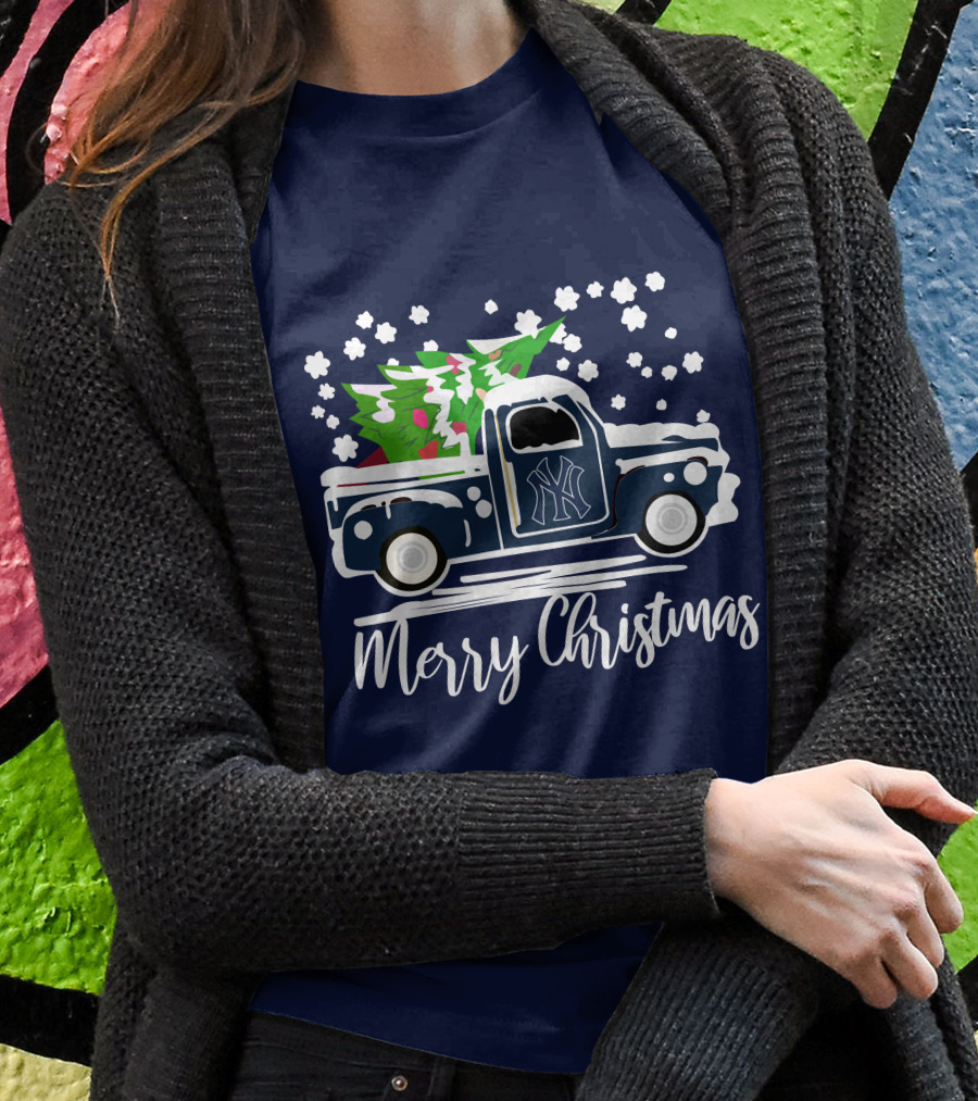 New York Yankees Vintage Truck Merry Christmas Snowflakes Tree Shirt